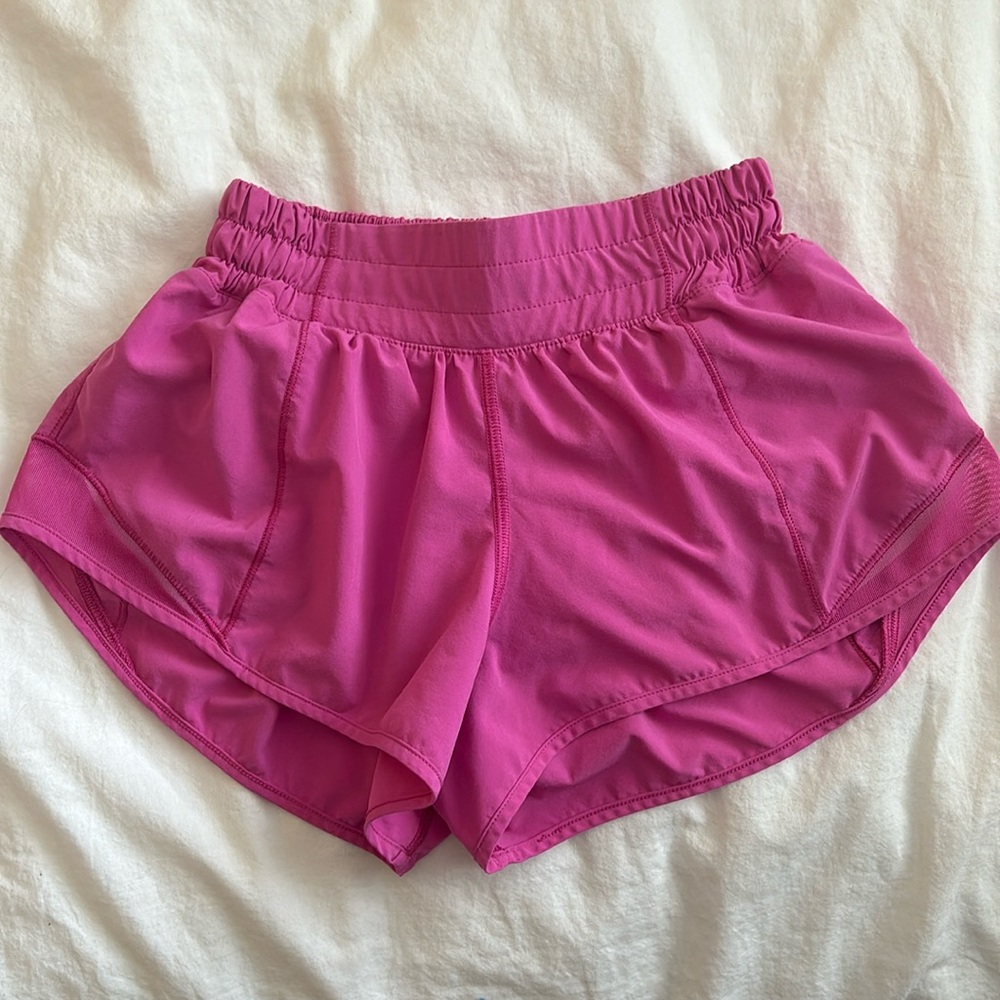 lululemon LR 2.5 inch hotty hot shorts